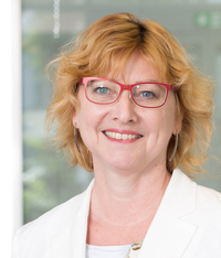 Lächelnde Margit Banusch im Portrait