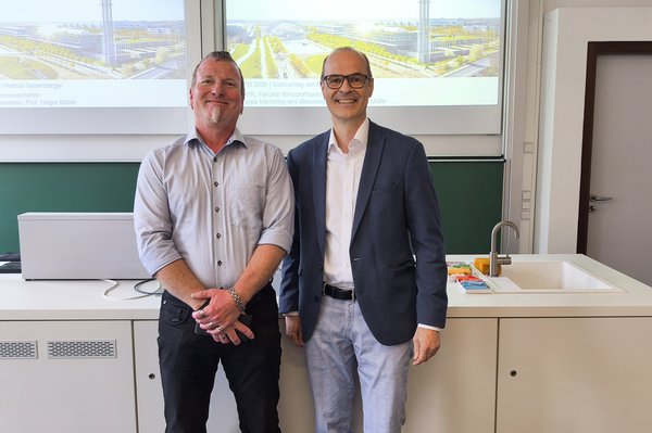 Prof. Holger Müller (Marketing) und Geschäftsführer M. Geisenberger (Leiziger Messe) Gastgber Prof. Holger Müller (Marketing) und Referent Geschäftsführer M. Geisenberger (Leiziger Messe)